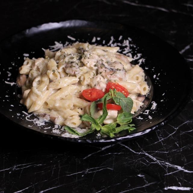 پاستا پنه با سس آلفردو