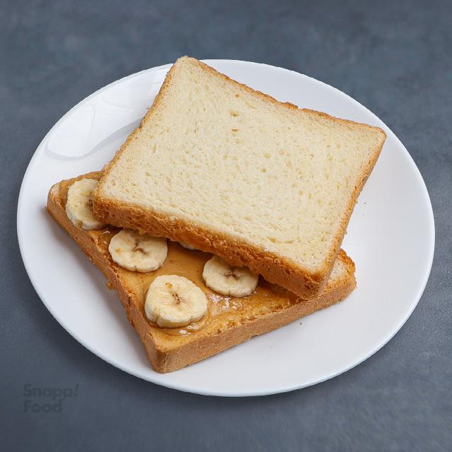 تست موز و کره بادام زمینی تست سفید